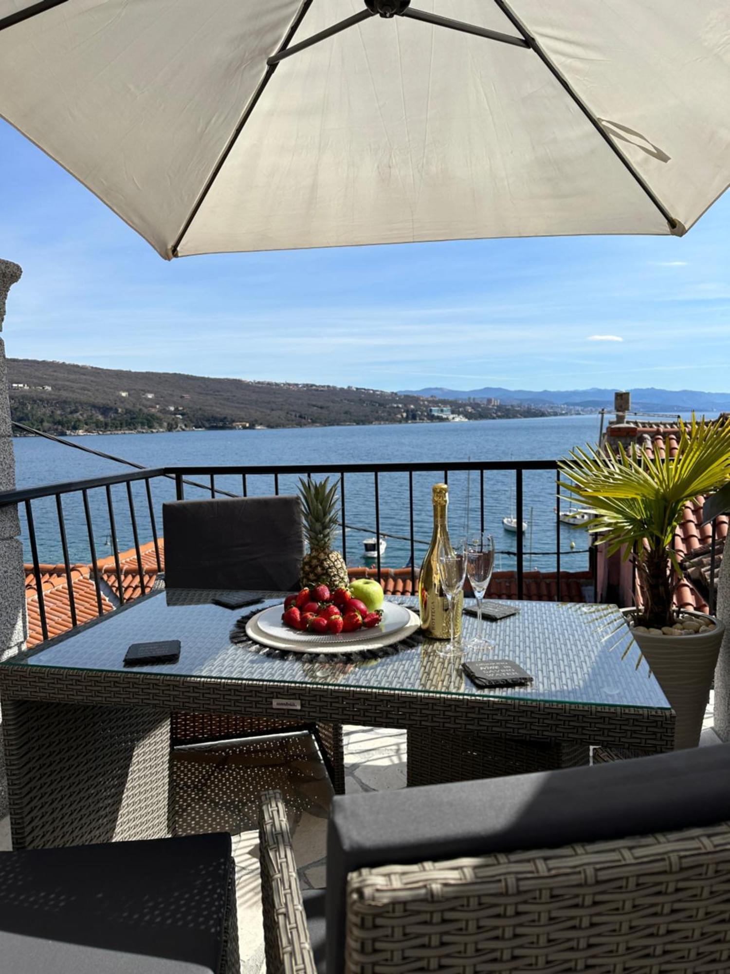 Villa Volos Apartment Karmen With Roof Terrace, Sea View, Free Private Parking Opatija Exteriér fotografie